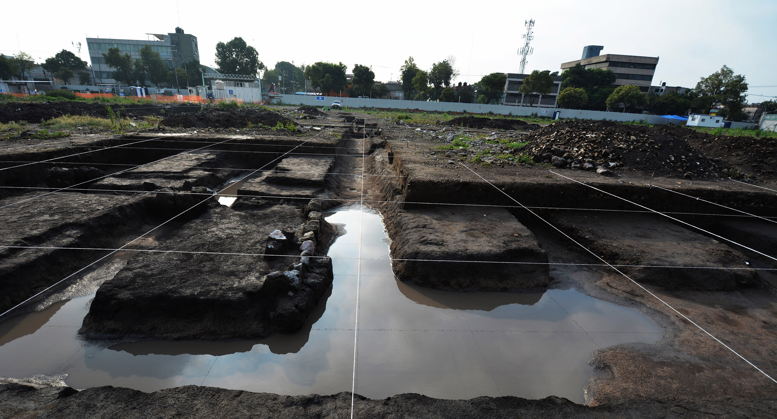 Excavacio?n extensiva de chinampas y canales de la e?poca prehispa?nica en el predio Lorenzo Boturini